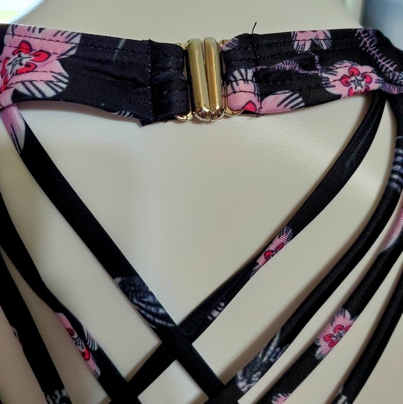 Bathing suit with skirt/shorts - Picture 6 of 8